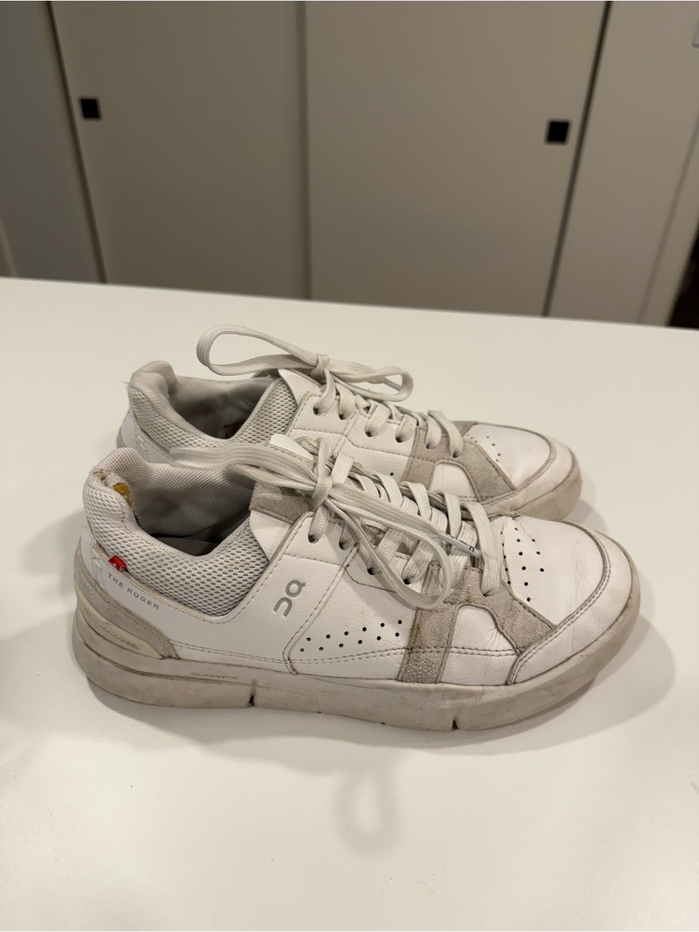 On Cloud Roger White Sneakers Size 7